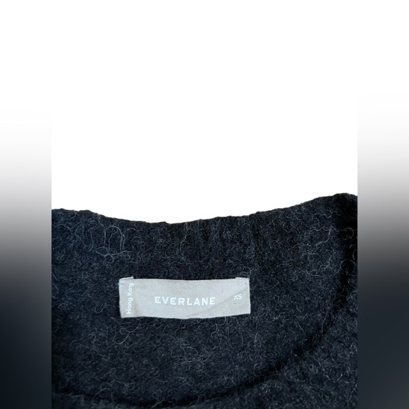 Everlane Women's XS The Alpaca Sweater Shirt Heather Black Short Sleeve - Picture 2 of 4